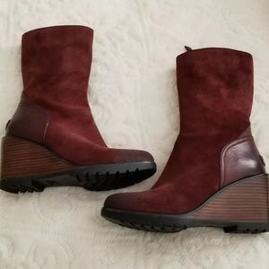 Sorel Afterhours Mid Wedge in Redwood